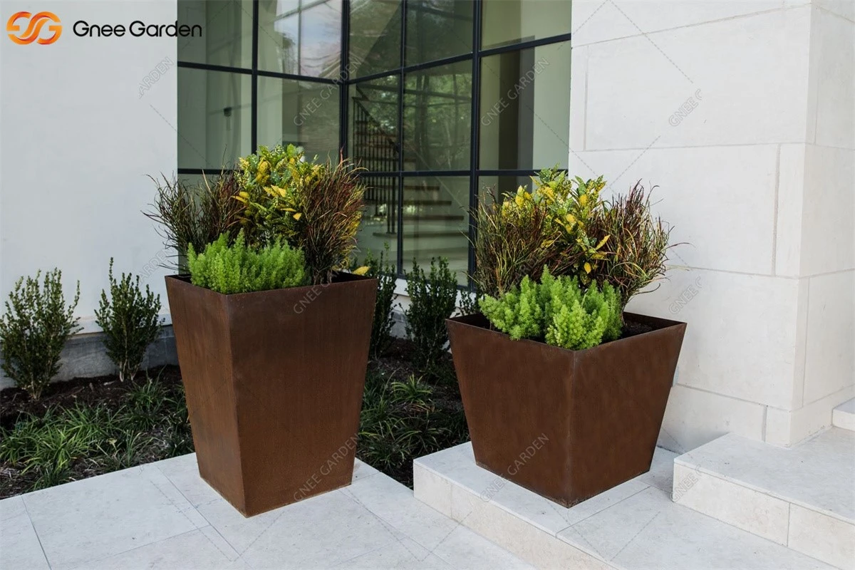a corten steel flowerpot 15 a corten steel flowerpot 15